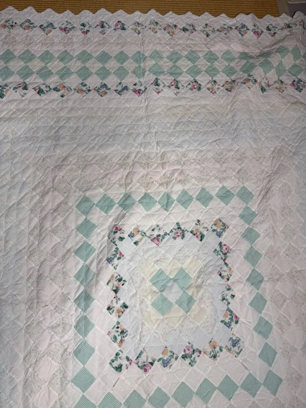 Vintage Handmade Floral Quilt Green White Patchwork Full Queen Scalloped Edges C